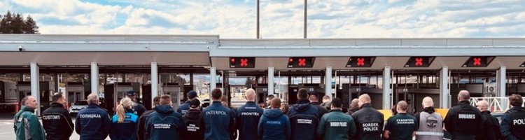 Hundreds of firearms and large quantities of drugs seized in an international operation supported by Frontex