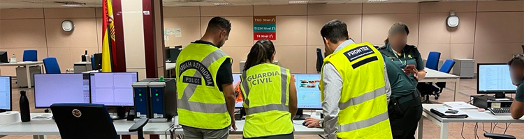 Undeclared cash caught leaving the EU by air, with Frontex support